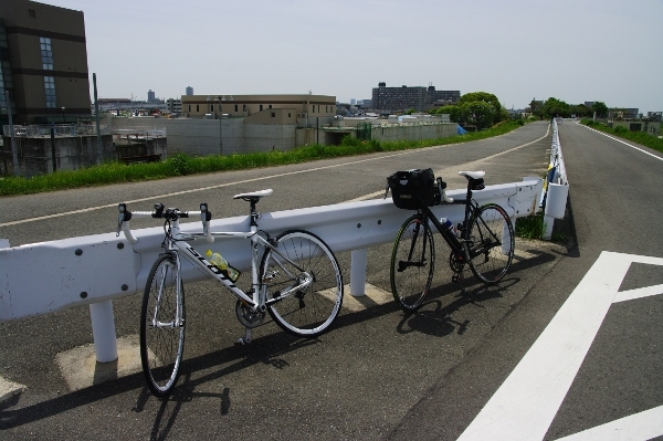 写真5　守口にて部長と合流。ここまでの走行距離は約45km