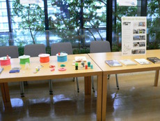 共催された「3Dプリンタ体験デモブース」。参加者も興味津々の様子