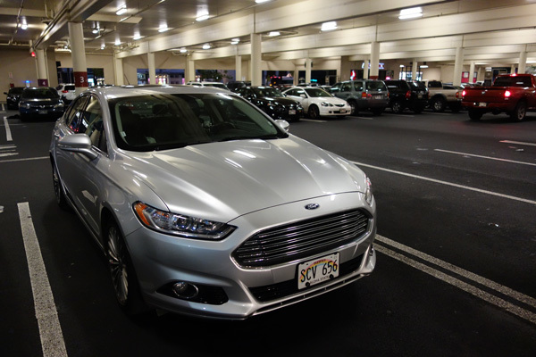 滞在中の相棒に決まったFord Fusion。家族連れでトラブルは避けたかったので、「もろアメ車！」ってのはやめました。でもこいつだって、でかいわ、すいすい走るわ、充実装備だわでいい車です。右後輪が怪しいけど…。