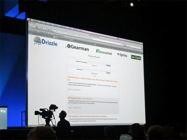 写真　Narada Search Engine。Drizzle、Gearman、memcached、Sphinxなどの技術が組み合わさっている