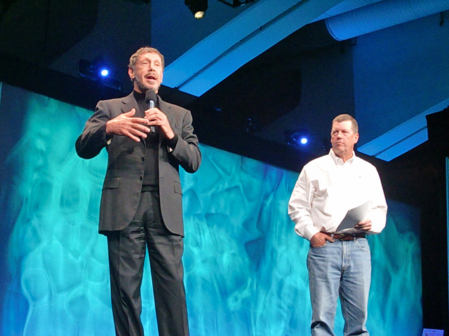 写真13　Larry Ellison氏とScott McNealy氏。これまでJavaOneにはスポンサーとして登場することが多かっただけに、こういう登場は珍しい光景です