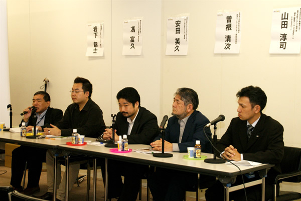 左から、岩下氏、馮氏、安田氏、曽根氏、山田氏。