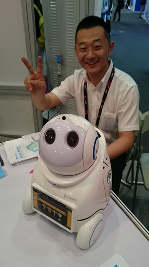 NECのPaPeRoとよく似たUnisroboのロボット。なにか協力関係があるかもしれませんね